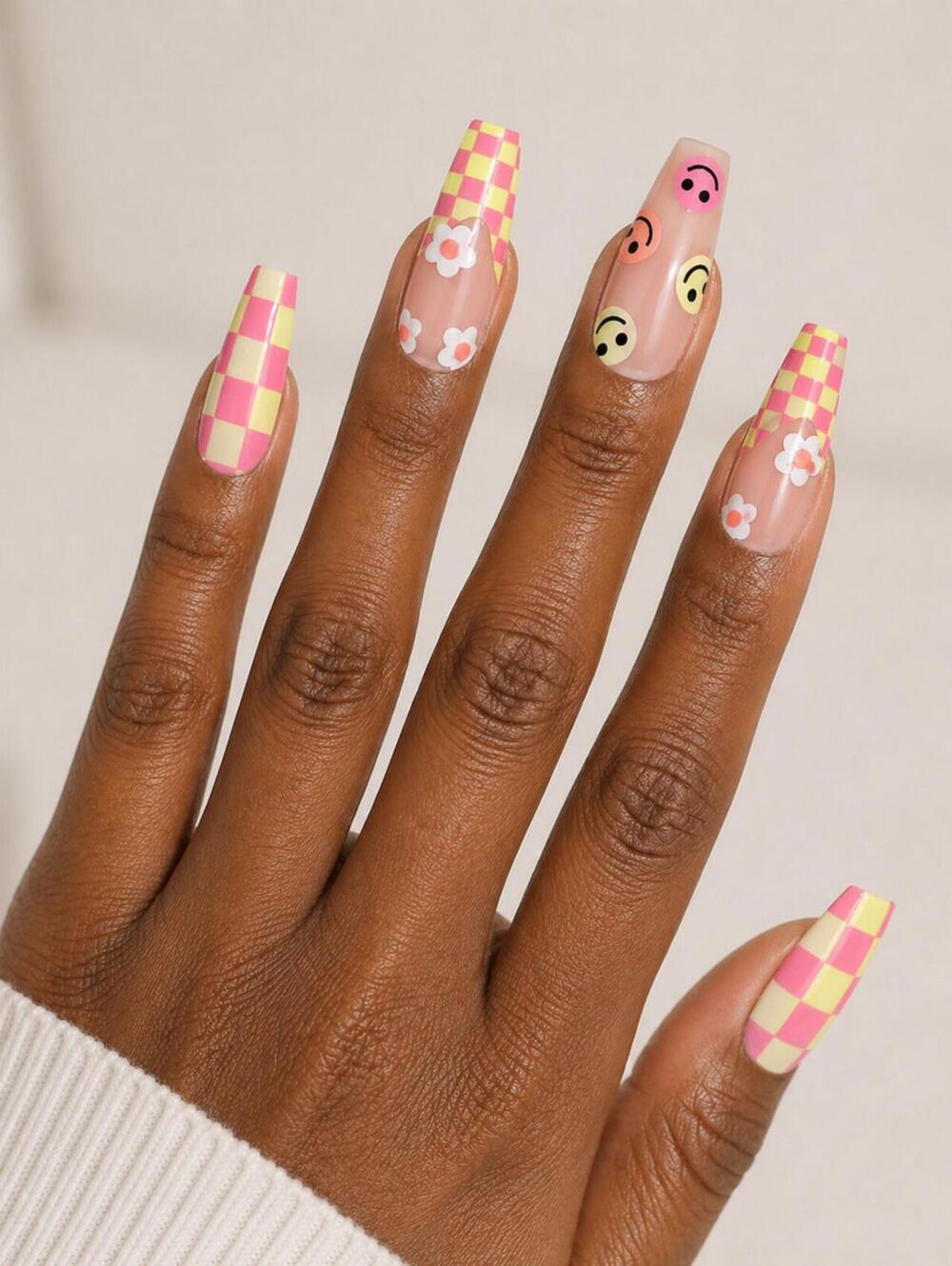 Press on nails retro happy face flowers